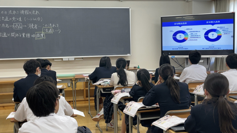 Composing and Distributing Original Social Studies Teaching Materials for Junior High School